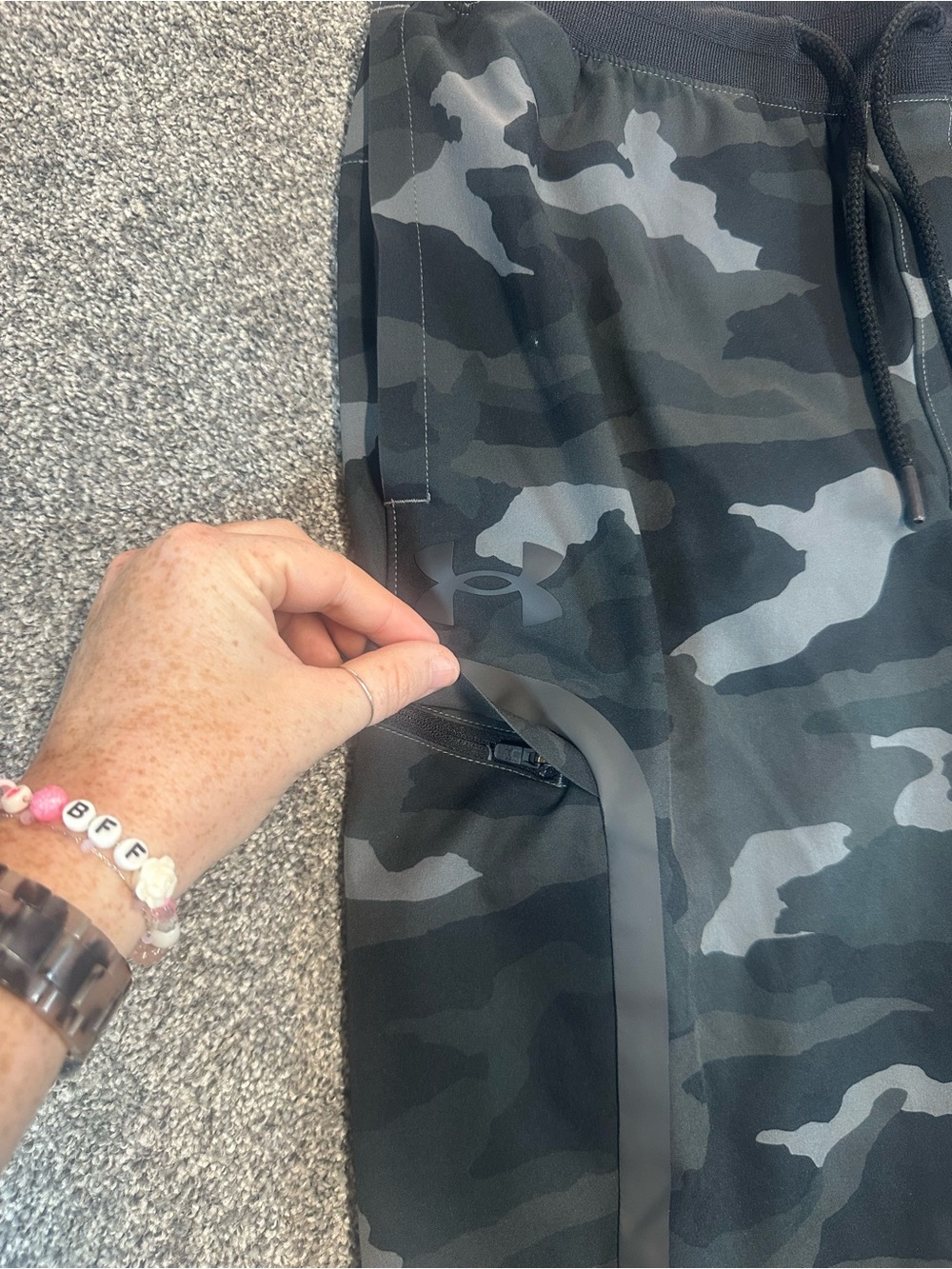 Under Armour Men's Black & Gray Camo Joggers - Picture 4 of 8